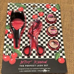 Betsey Johnson Lash Set